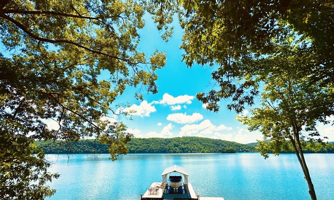 Sharps Chapel House | Book Fall Foliage 2025 at The Haven Norris Lake! 5Acres, Dock, FirePit, Kayaks!