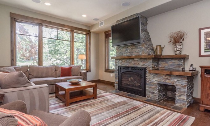 Woodwinds House | Book Fall Stays Today! Townhome with Private Hot Tub, Mountain Views and Grill;