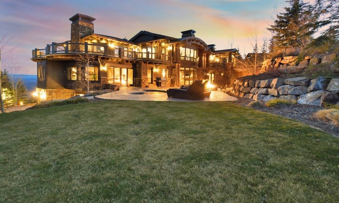 Deer Valley House | Book for a Winter Getaway! Ultra Luxe Ski Chalet! Heated pool! Ski lounge! Theater! DJ booth!