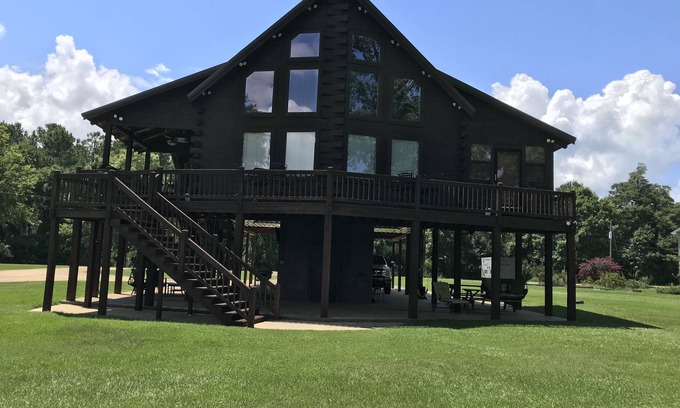 West Greene Cabin | BOOK FOR ALABAMA FOOTBALL GAME WEEKENDS/AMAZING LOG CABIN/TOMBIGBEE RIVER