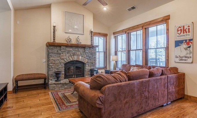 Mammoth Lakes House | Book for Fall! Townhome Close to the Shuttle! Shared Hot Tub! Mountain Views!
