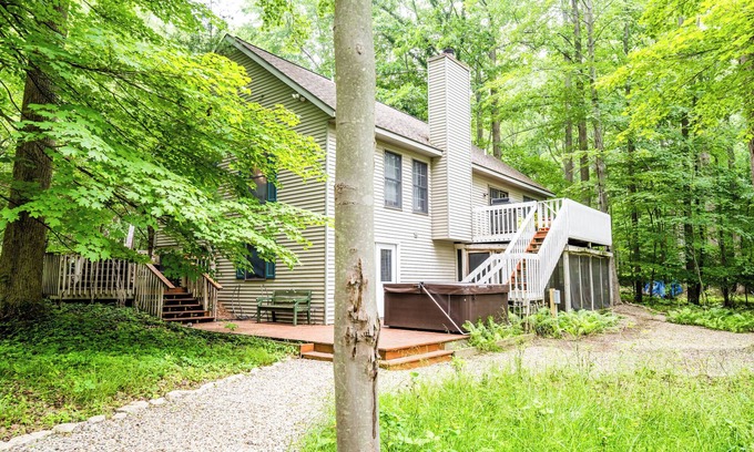 Glenn House | Book for the Fall-Winter season now! Discounted Rates! -Pet-Friendly.