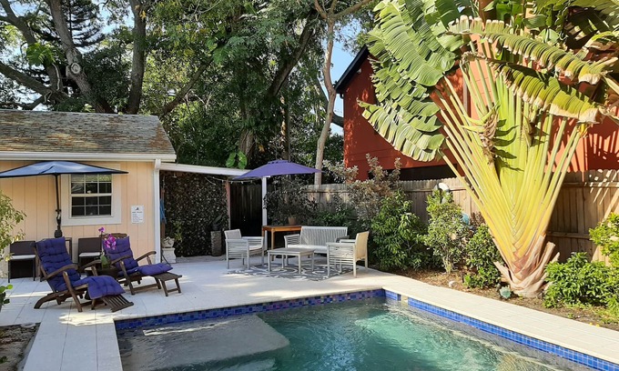 Gillespie Park Cottage | 🦩Book Me Baby! Pool, Pet-Friendly Paradise Near Downtown Sarasota🦩
