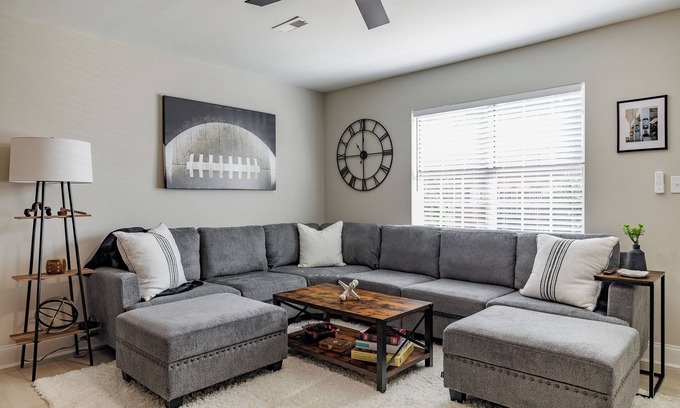 Athens House | Book Now! 20% of October 2025 Check-In. Newly Renovated, King Beds, Coffee Bar