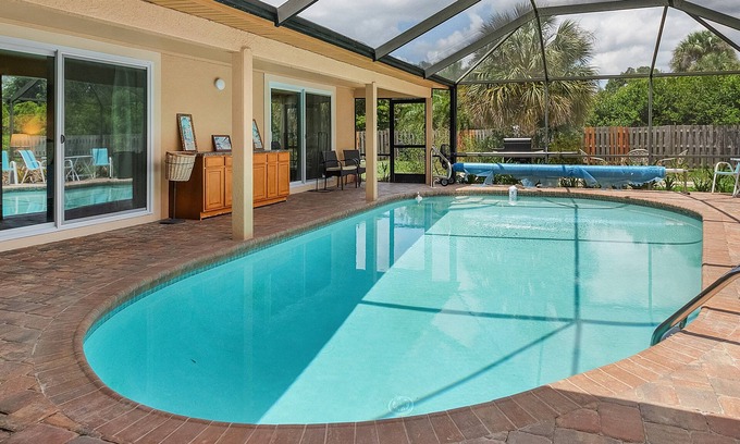 McGregor House | BOOK NOW! 5730 Winkler - Large Pool home perfect for a Fort Myers Vacation!