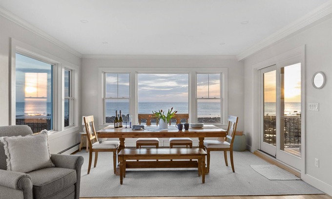 Scituate House | BOOK NOW! Breathtaking Ocean front Estate! Hot tub!