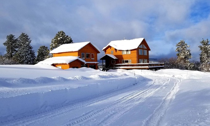 Pagosa Springs House | Book now for hunting and ski seasons. Huge mountain views!