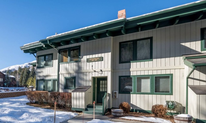 Ketchum Condo | Book Now for Winter Stays! Pleasant Condo with Hot Tub Access and Beautiful Views