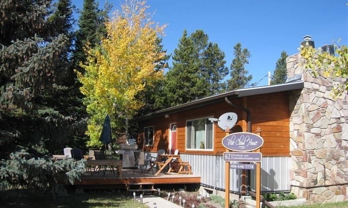 West Yellowstone House | Book now for your Winter Wonderland stay! Have fun in the Snow! & Yellowstone!