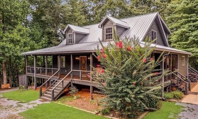 Ellijay House | Book spring, summer creekside! Near wineries, hiking, orchards, fishing
