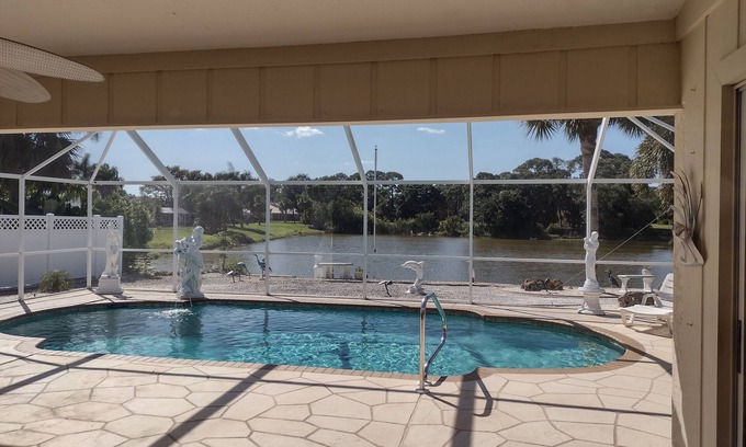 Broadmoor House | Book this home for a relaxing vacation in Rotonda West!