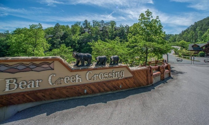 Sevierville House | Book Today! A Beautiful Life is Only 3.4 miles to the Parkway in Pigeon Forge.