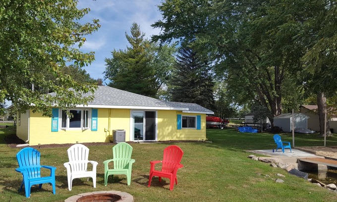 Quincy Cottage | Book your 2025 Summer Dates Now! -Pontoon for Rent-