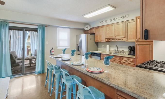 Southend House | Book Your Beach Block Vacation Today!