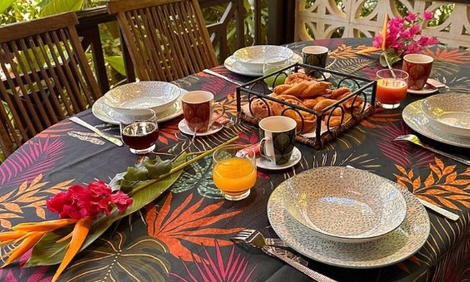 Les Mangles House | Book your bungalow in Guadeloupe in the town of Petit-Canal.