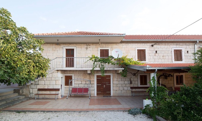 Seget Donji House | Book your holidays in typical Dalmatian Stone House for 10 Persons