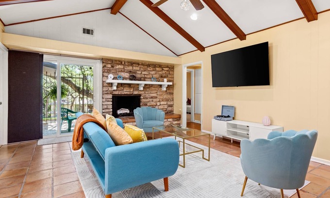 North San Antonio - SAT House | Book Your San Antonio Escape