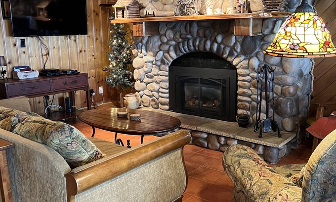 Blossvale House | Book your vacation now! Beautiful Oneida Lakefront home for All seasons.