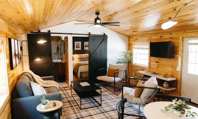 Pine Ridge Cabin | Boone's Bluff RRG- HUMBLE COZY STAY w/Firepit