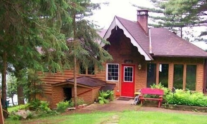 Faraday Cottage | BOOTH LANE - 3 Bedroom Waterfront Cottage: nAVAILABLE:nJULY 26TH-AUGUST 2ND!