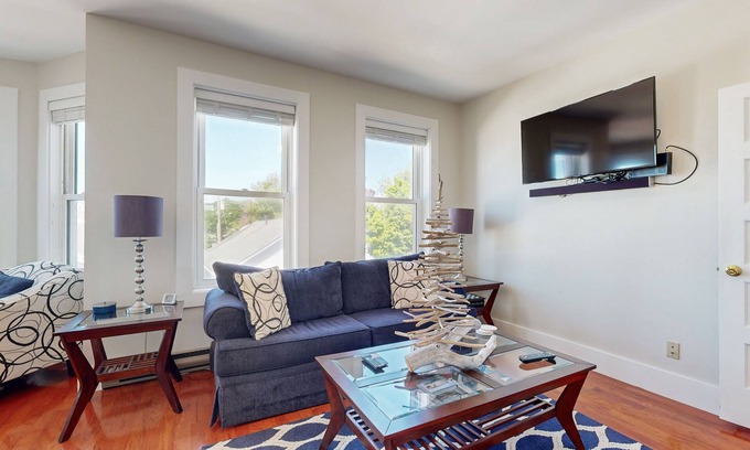 Boothbay Harbor Apartment | Boothbay Harbor penthouse in the heart of downtown with harbor views
