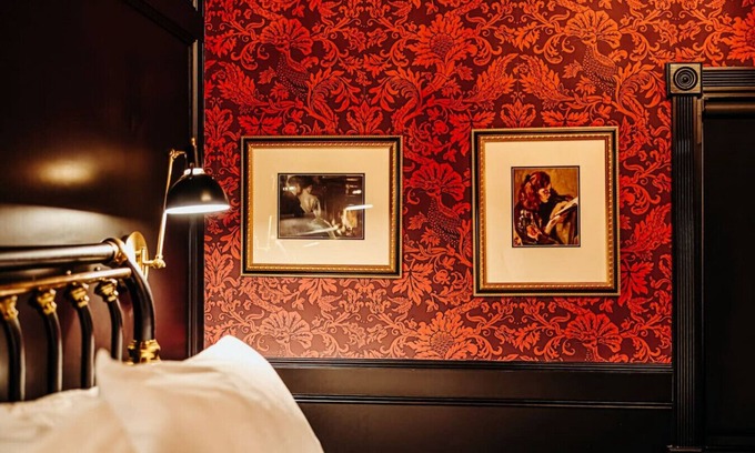 Tomahawk Hotel | Bootleggers Lodge - Adeline