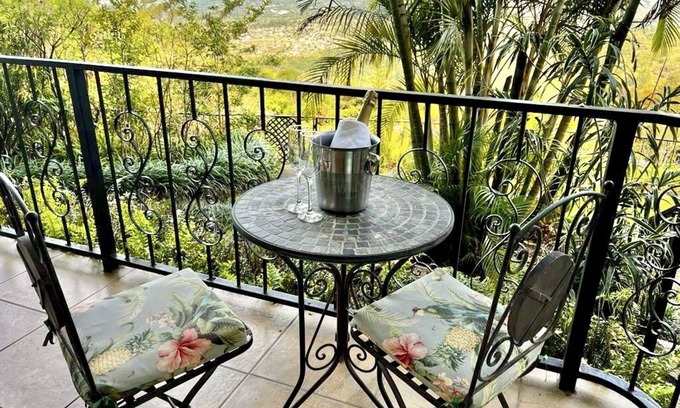 Jaramillo House | Boquete. Spectacular views, beautiful garden, king bed, modern kitchenette.