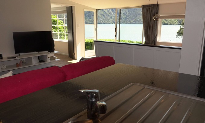Havelock Cottage | Bora castle.nCottage with stunning sea views.