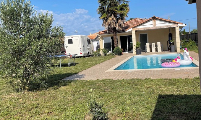 La Lande-de-Fronsac Villa | Bordeaux house 120m2 with swimming pool