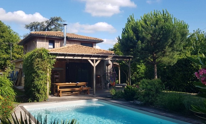 Leognan House | BORDEAUX LEOGNAN VINEYARD - 300m from a lake and a forest park.