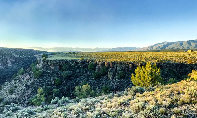 Arroyo Hondo House | Bordering the Rio Grande Del Norte National Monument is a home on the Mesa