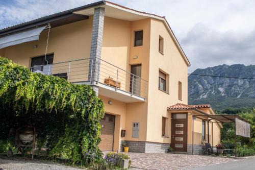 Slap House | Borea Rooms - Sobe Budanje