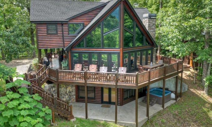Foxfire Estates House | Born In The Rockies - Cuddleup