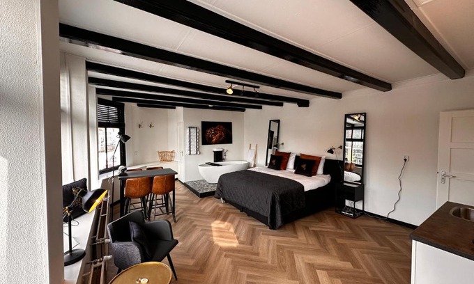 Zwolle City Centre Bed & Breakfast | Borrel & Bed Onder zeil