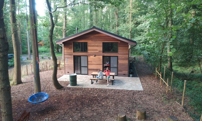Voormezele House | Boshuis Papilio is a quiet residence in a forest within walking distance of Ypres.