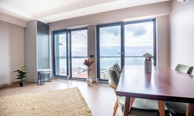 Bahcelievler Apartment | Bosphorus View with 2 bedrooms and WiFi, AC, Elevator