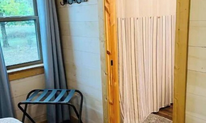 Granbury Cabin | Bosque Breeze