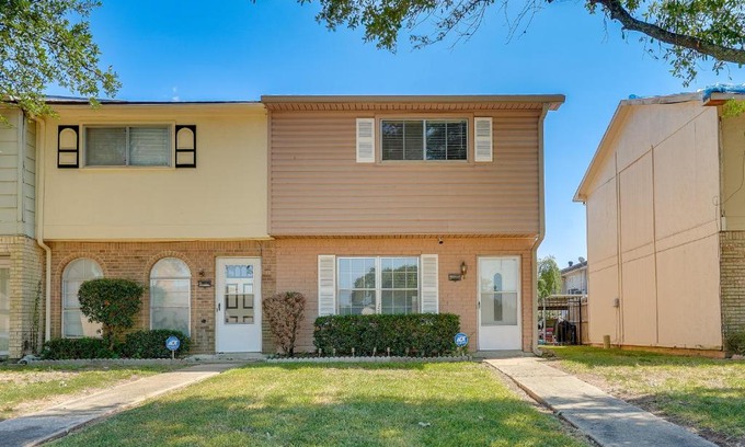 Bossier City House | Bossier City Townhome with Patio and Outdoor Dining!