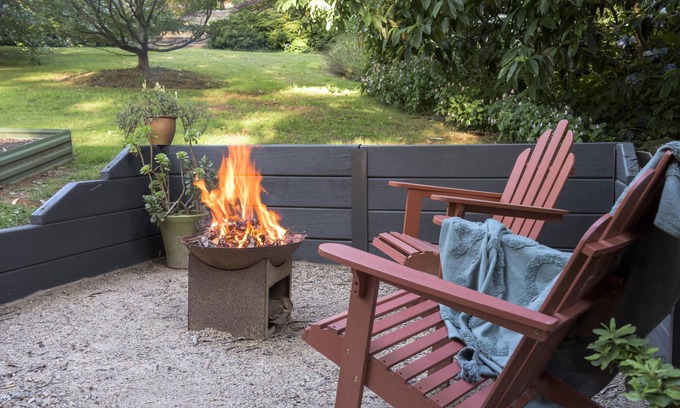 Olinda Cabin | Botanica Retreat - Olinda Village Stay - Sweet cabin with vintage furnishings, in gorgeous gardens overlooking magnolias and rhododendrons.