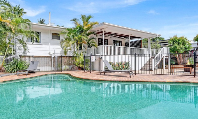 Edge Hill House | Botanica View – Spacious Edge Hill Home with Pool and Views