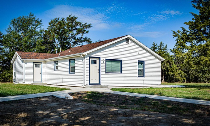 Great Bend House | Bottoms Edge Ranch - Cozy Cottage