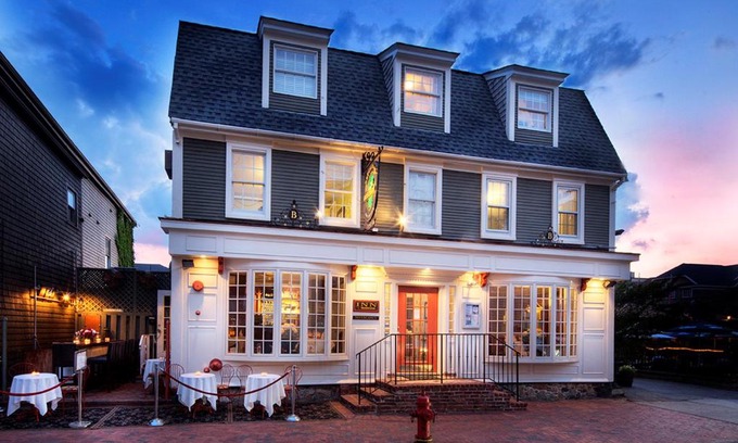 Yachting Village Hotel | Bouchard Restaurant & Inn