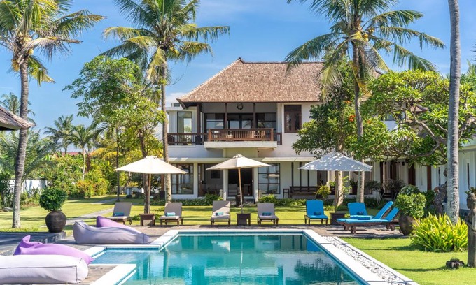 Banjarangkan Villa | BougainVilla - Oceanfront villa with Cook, ideal for Weddings and Events