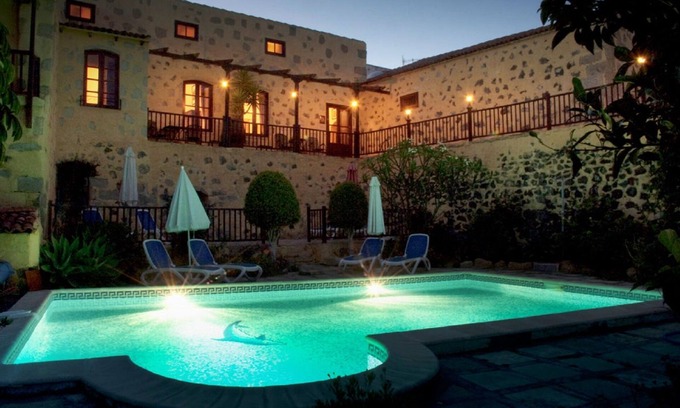 El Rincon Cottage | Bougainvillea Cottage - Tenerife Self Catering - La Bodega (king bed) with pool