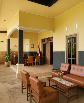 Kecamatan Lembar House | Bougenville Homestay