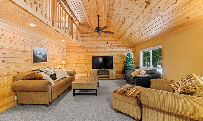 McCall House | Boujee Bear - Cozy family retreat w/large driveway