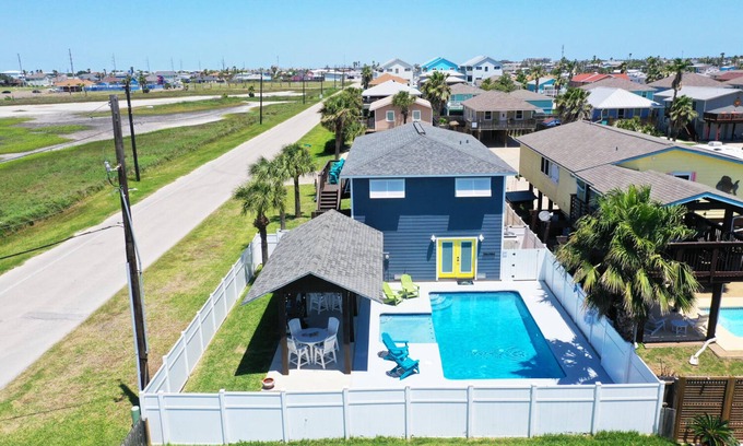 Leeward Sands House | Boujee Pelican by AvantStay | Pool+Game Room+Views