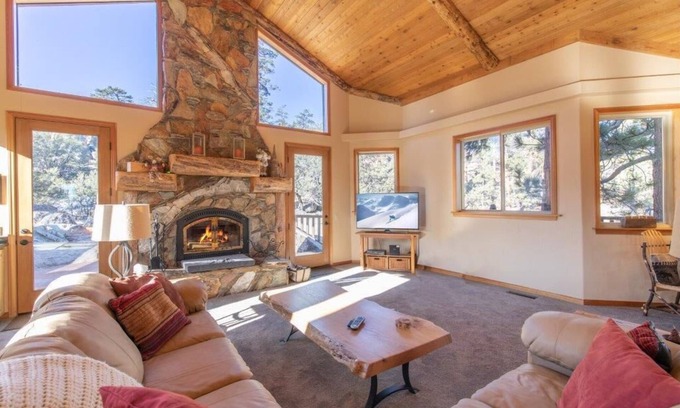 Eagle Mountain Estates House | Boulder Estate. 3 Story Home, Game room, Great Hot Tub with Stunning Views