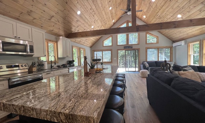 Lake Harmony Estates House | Boulder Field Manor ~ Sleeps 26 -Beach Access ~ Hot Tub!