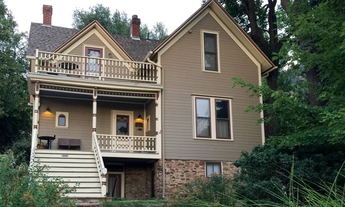 Lower Arapahoe Apartment | Boulder Finest Downtown AND Mountain Location – Garden Apt. at Historic Home